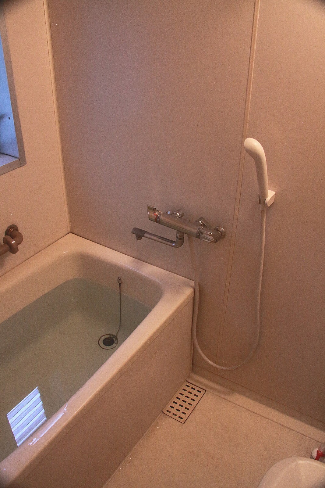  東大泉シェアハウス 一人は好きだけど孤独は嫌。自分の時間を大切にしたい男性向けのシェアハウスです。ネコの“みーこさん”が居眠り、あたたかい家。 旅好き＆鉄道好きなオーナーと、趣味の話をしませんか。 - 7枚目