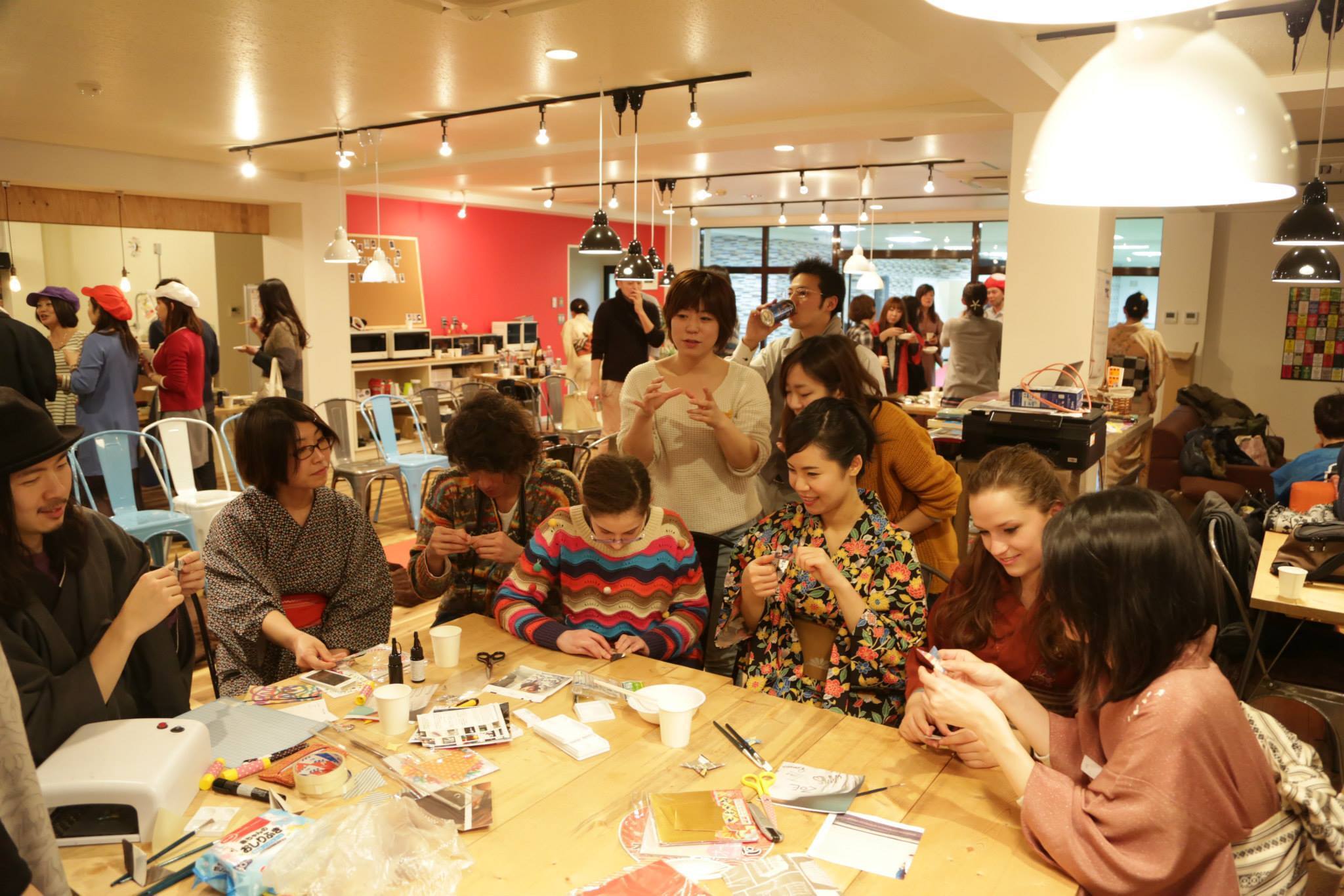 【新宿まで30分】日本にいながら留学気分！英会話レッスン付の大型シェアハウス - 1枚目